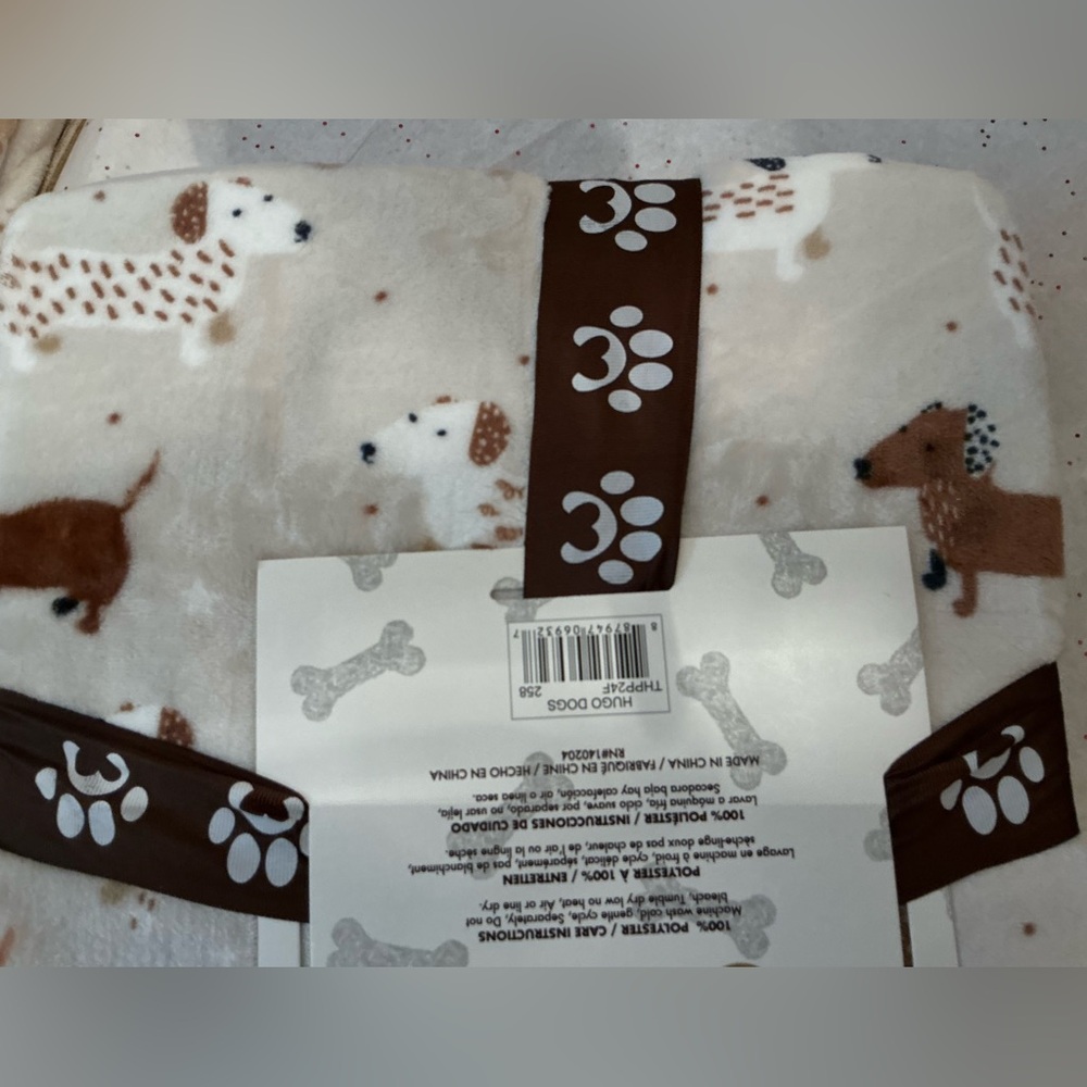 Multi Dachshund throw / blanket 50”x70” colors for all seasons use - Picture 3 of 11